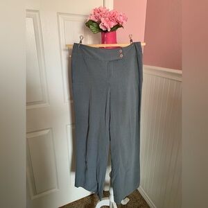👗Cropped Grey Women’s Trousers, size 10, EUC, ShapeFX